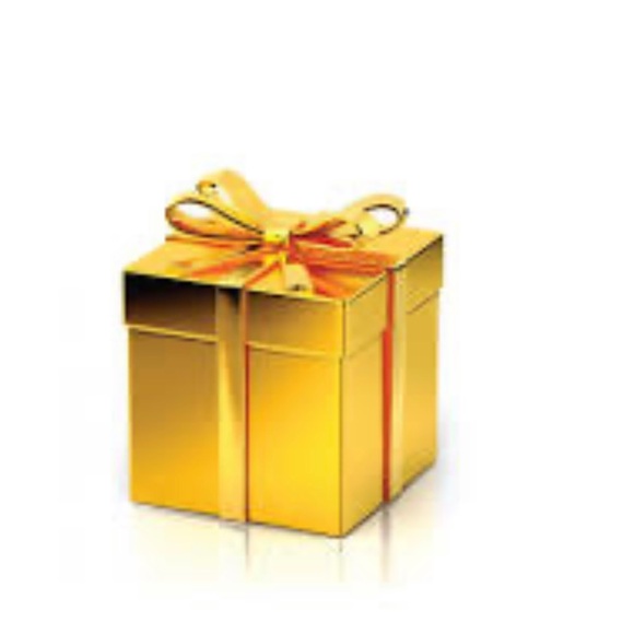 Medium MYSTERY BOX containing charming accessories & high-quality skincare itens - Picture 3 of 5